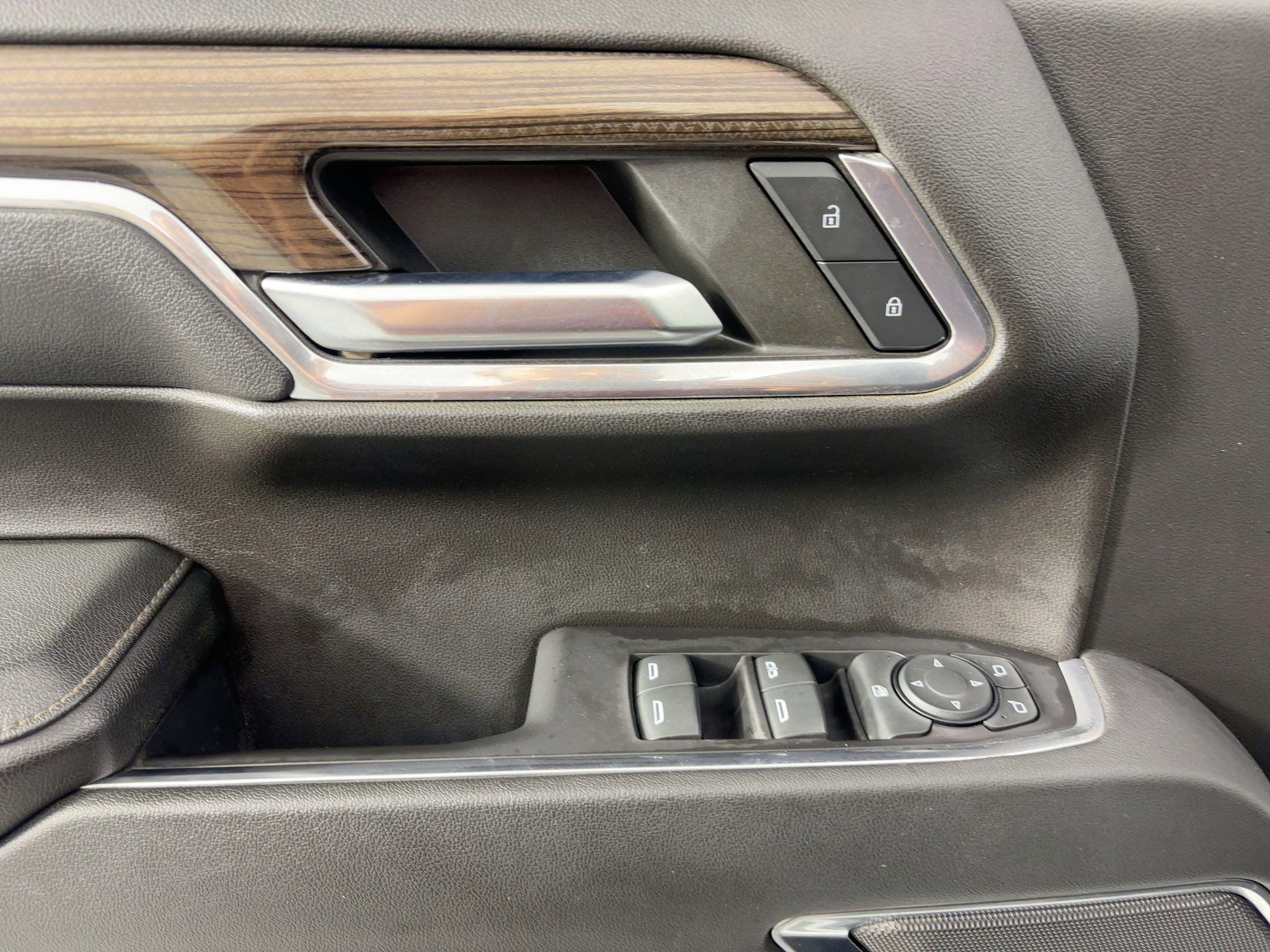 Used 2023 Chevrolet Silverado 1500 LT Trail Boss w/ Protection Package image 12