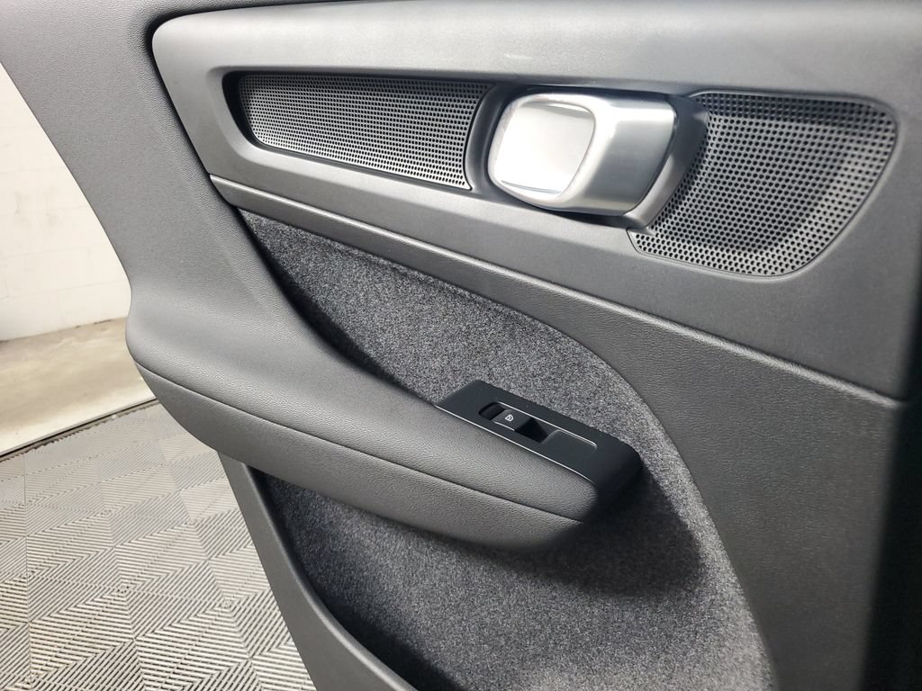Certified 2026 Volvo XC40 B5 Core AWD/4WD image 20