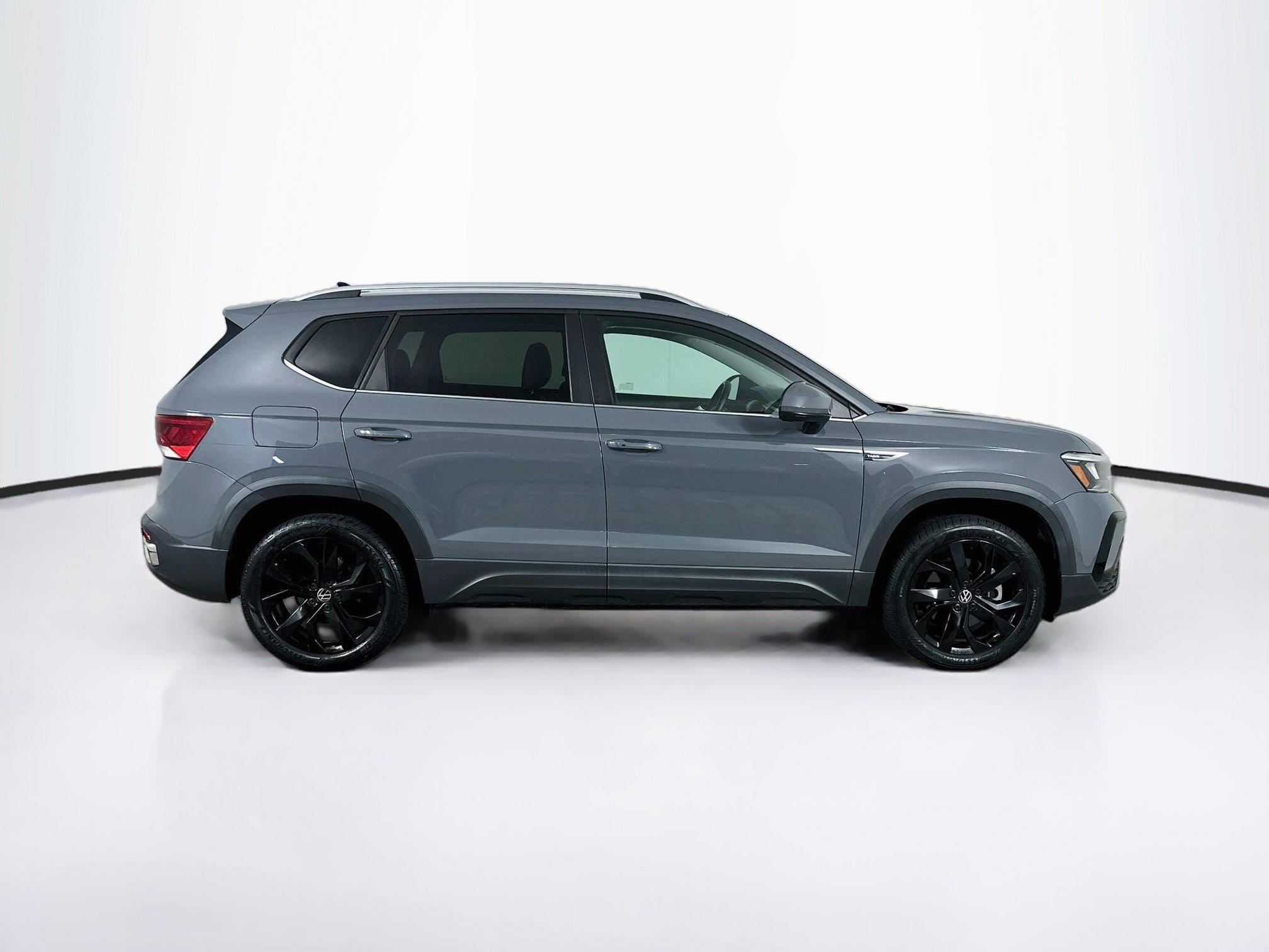 Used 2023 Volkswagen Taos SE w/ Black Wheel Package FWD image 10