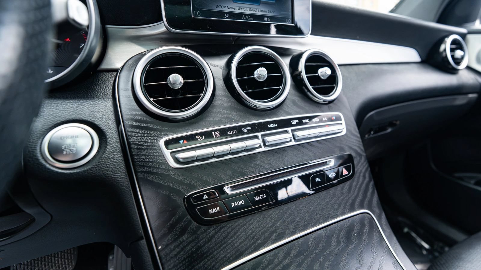 Used 2019 Mercedes-Benz GLC 300 4MATIC w/ Premium Package image 43