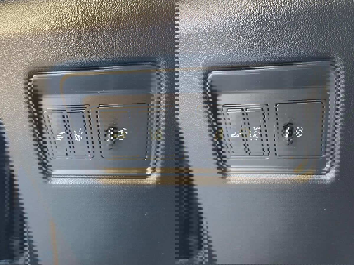 Used 2017 Land Rover Range Rover HSE image 47