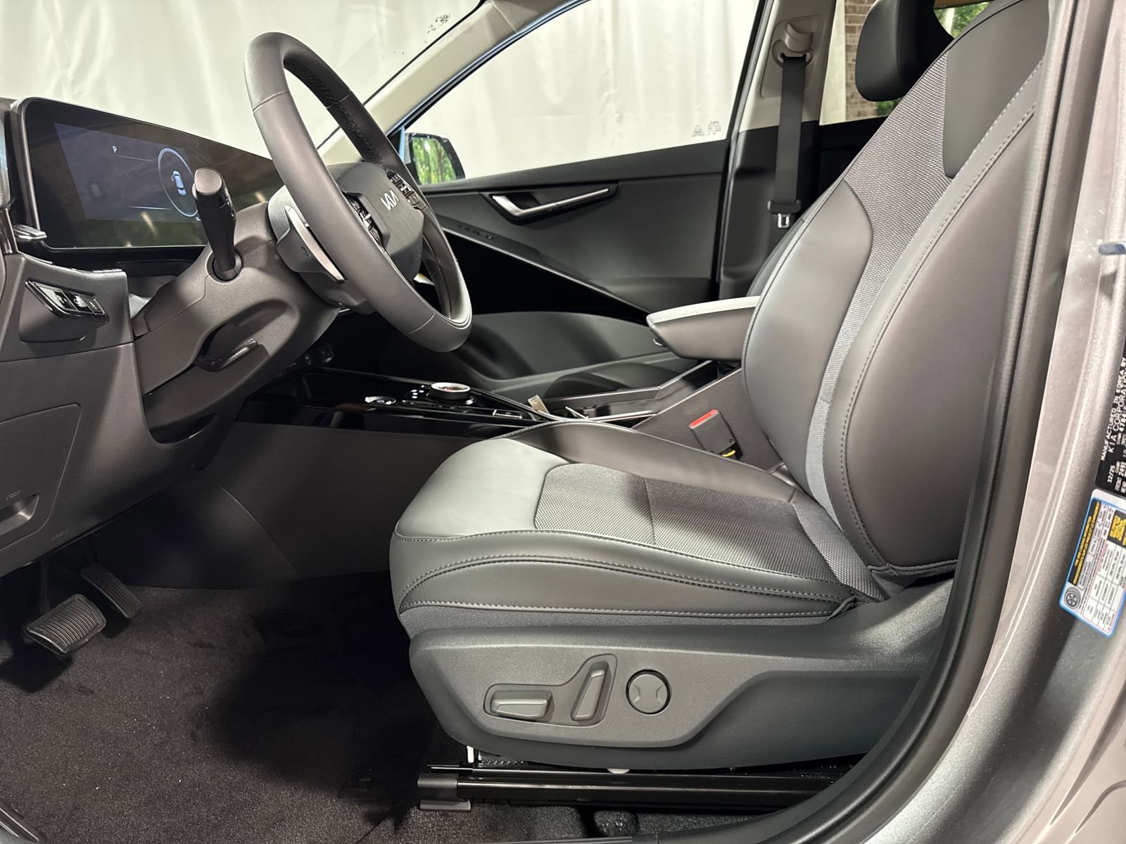 New 2026 Kia Niro Wind FWD image 3