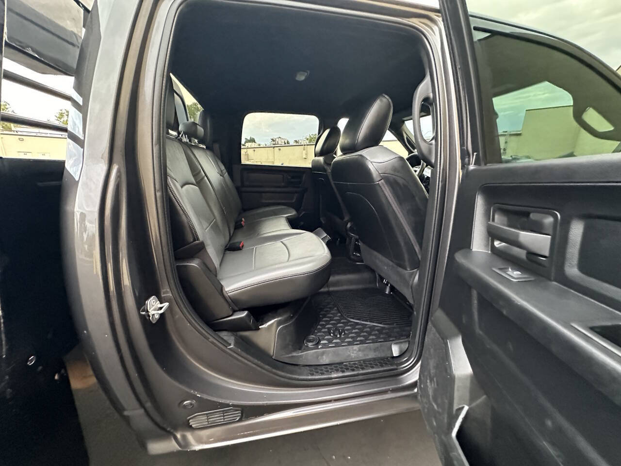Used 2022 RAM 3500 Tradesman w/ Chrome Appearance Group AWD/4WD image 30