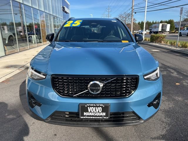 Certified 2025 Volvo XC40 B5 Plus image 7
