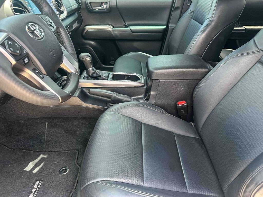 Used 2022 Toyota Tacoma Limited w/ Nightshade Package AWD/4WD image 13