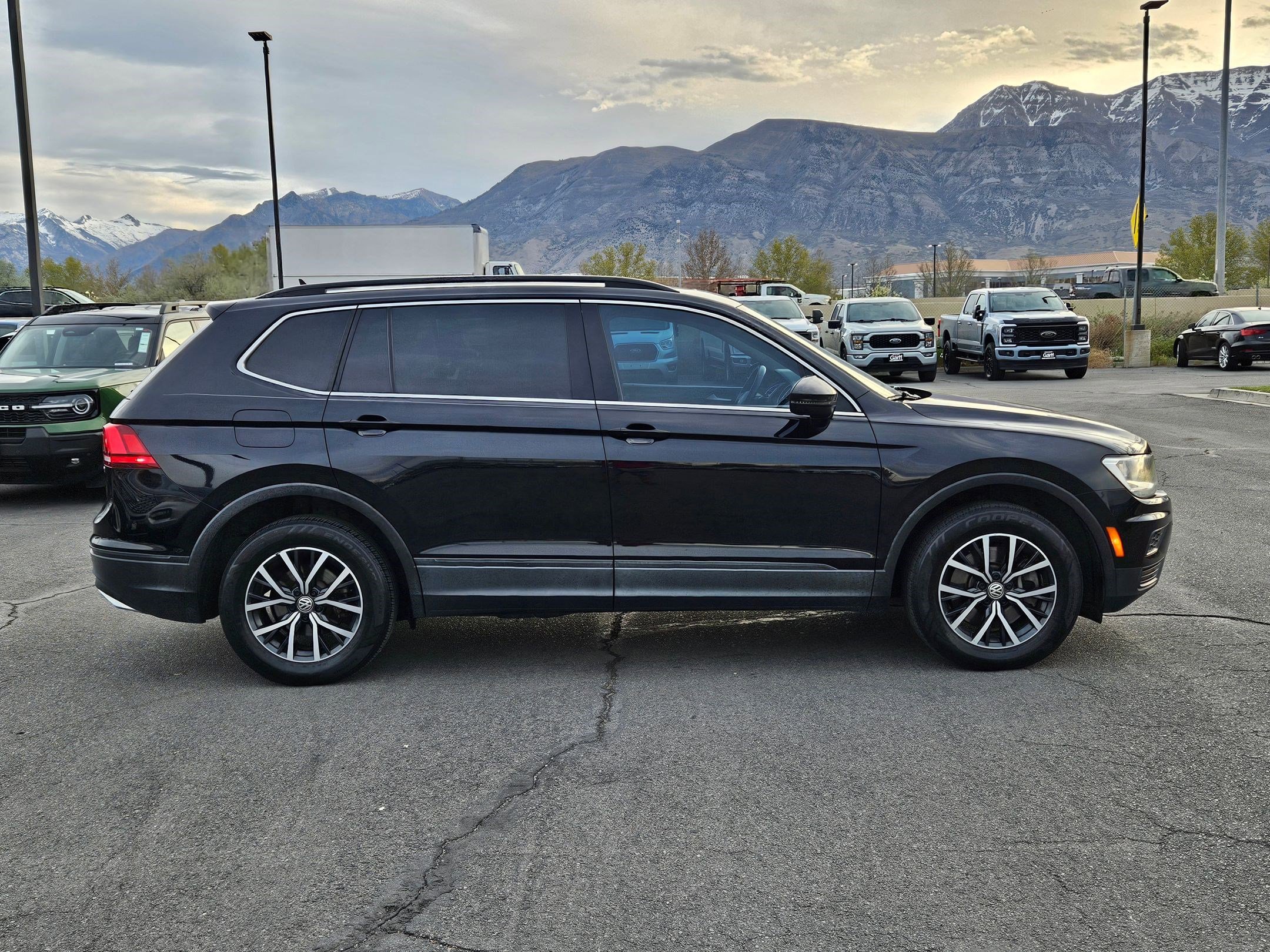 Used 2019 Volkswagen Tiguan SE image 2