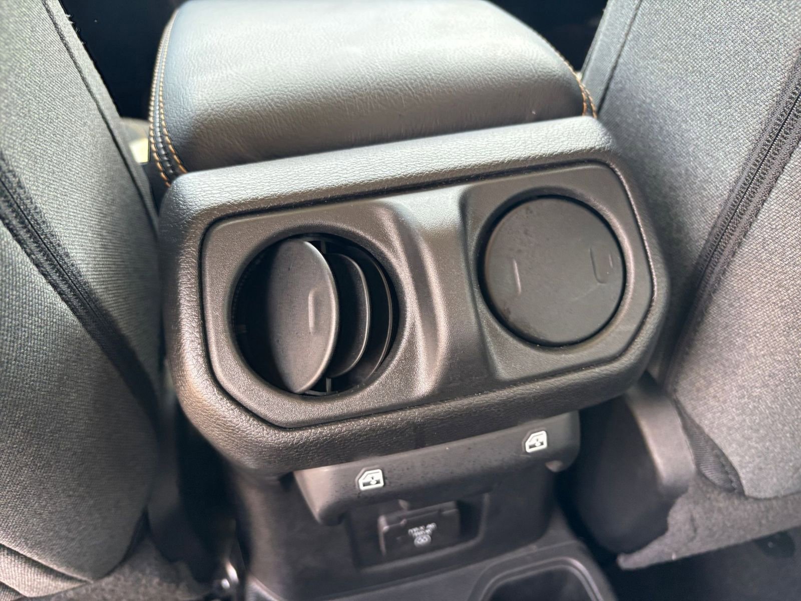 Used 2025 Jeep Wrangler Sahara image 23