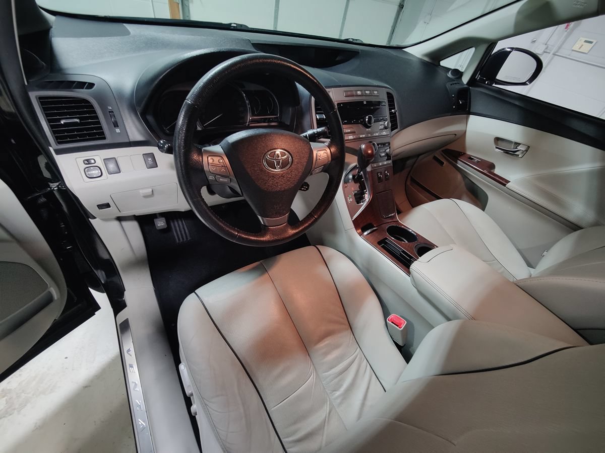 Used 2009 Toyota Venza w/ Comfort Pkg FWD image 28