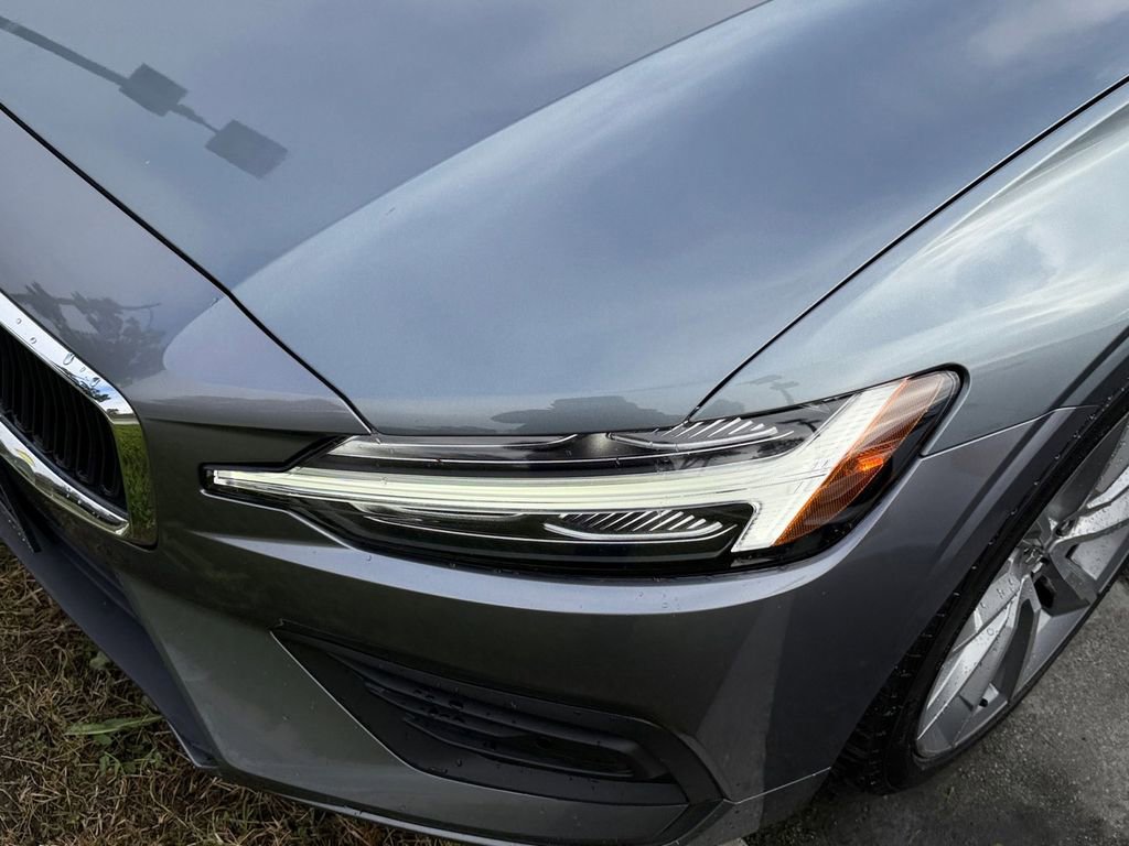 Used 2020 Volvo S60 T5 Momentum image 34