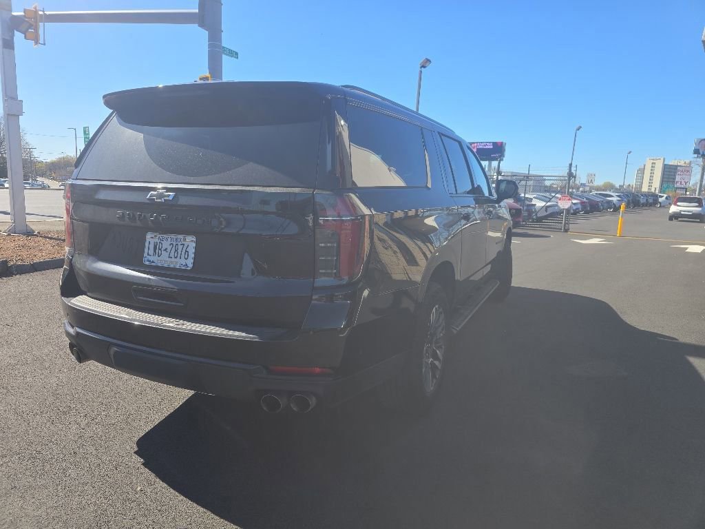 Used 2025 Chevrolet Suburban Z71 AWD/4WD image 4
