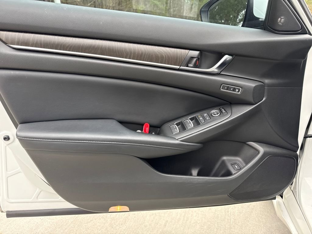 Used 2018 Honda Accord Touring image 14