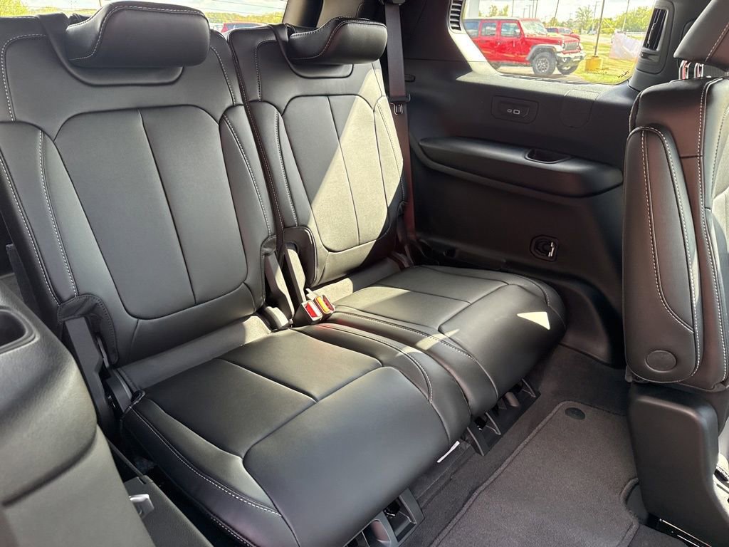 New 2025 Jeep Grand Cherokee L Limited w/ Black Appearance Package image 17