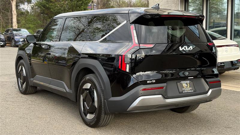 Used 2024 Kia EV9 Light Long Range image 3