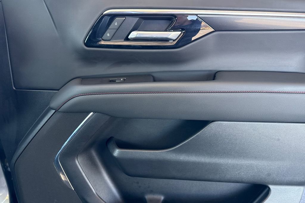Used 2025 Chevrolet Suburban RST image 28