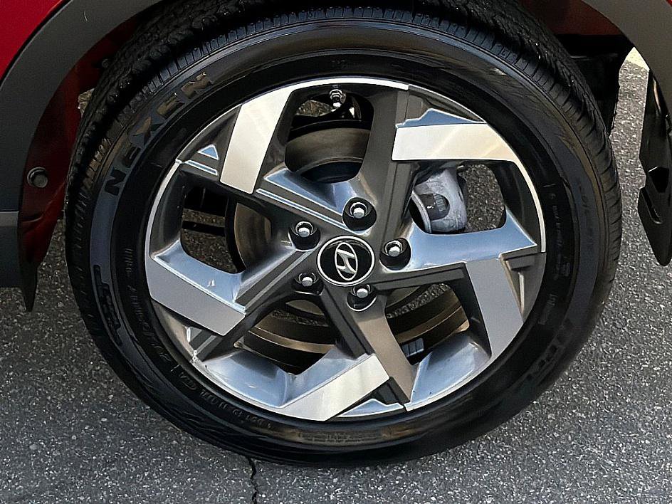 Certified 2025 Hyundai Venue Limited image 5
