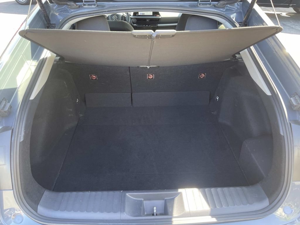 Used 2025 Toyota Prius LE FWD image 7