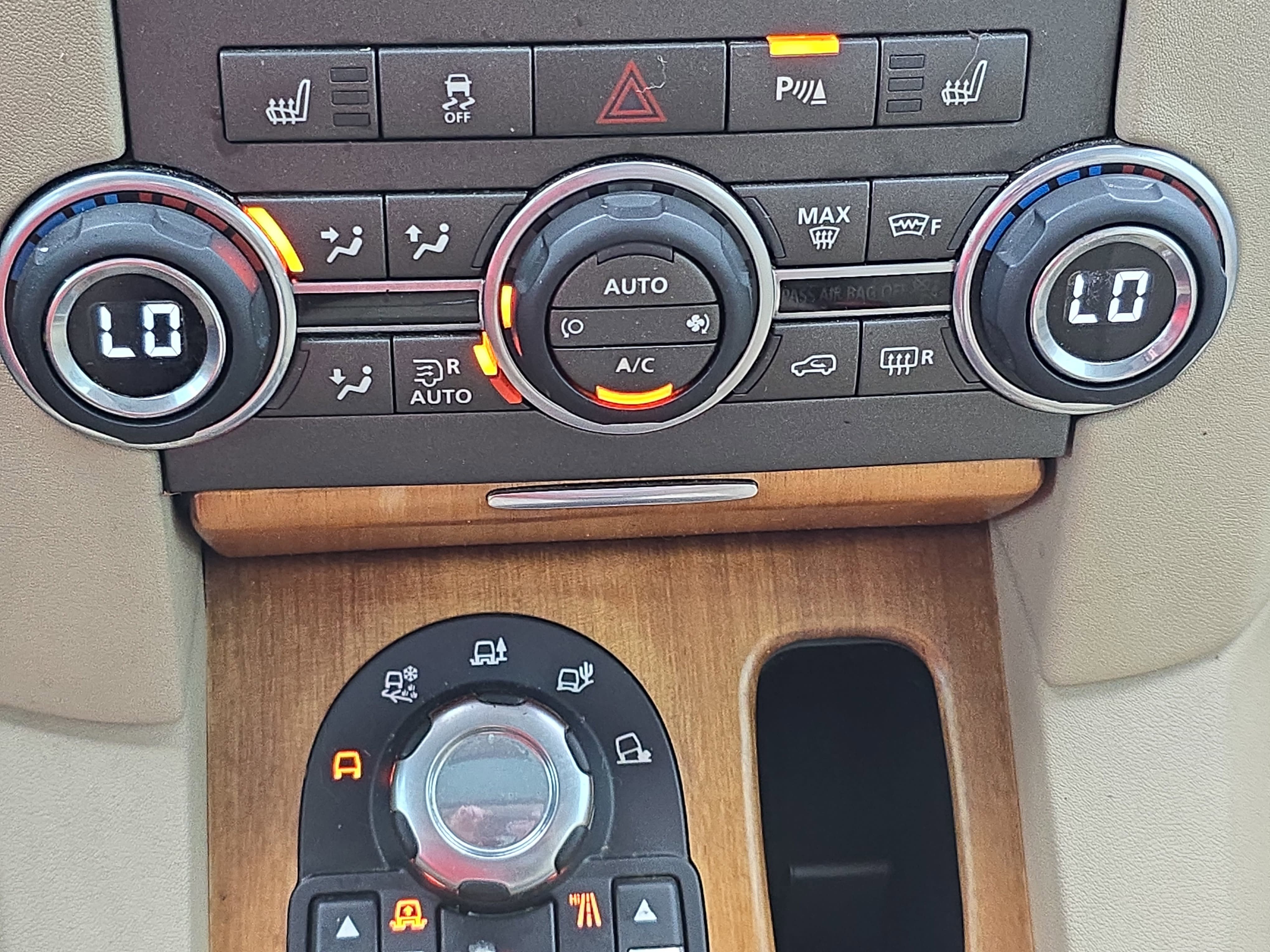 Used 2012 Land Rover LR4 HSE LUX AWD/4WD image 24