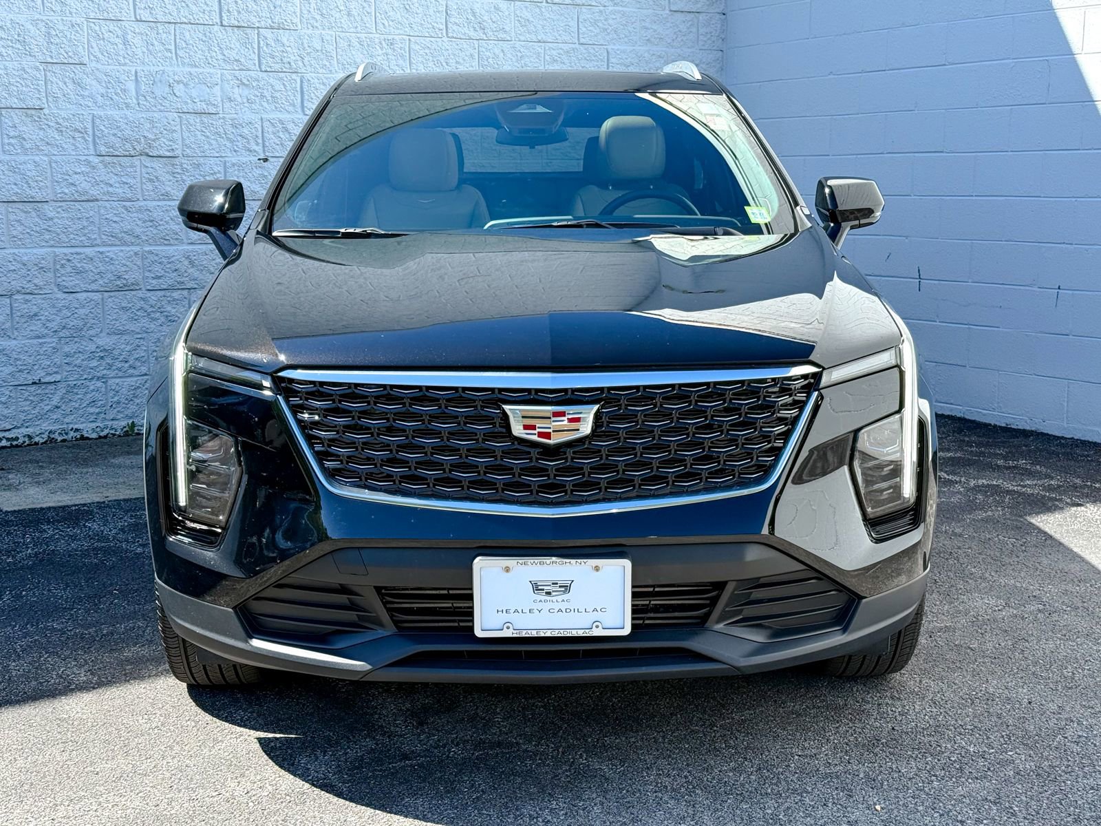 Certified 2024 Cadillac XT4 Luxury w/ Cold Weather Package AWD/4WD image 2