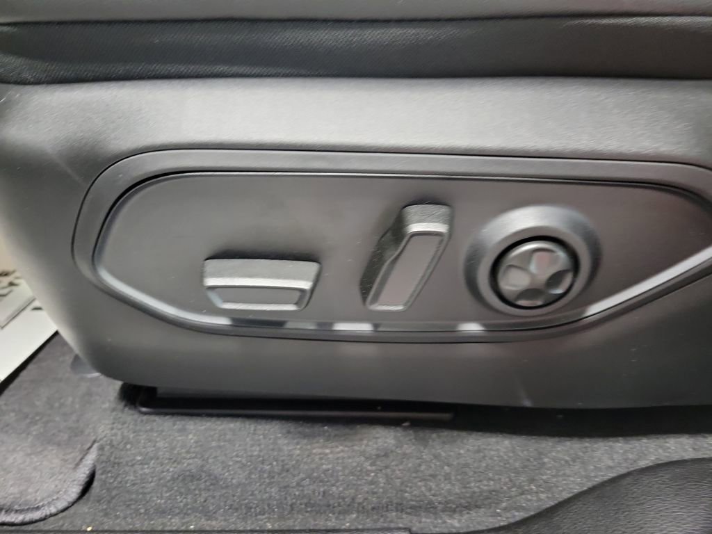 New 2025 Jeep Grand Cherokee L Limited w/ Black Appearance Package image 14