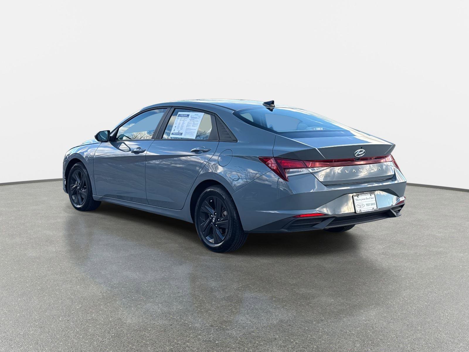 Used 2023 Hyundai Elantra SEL w/ Cargo Package image 7