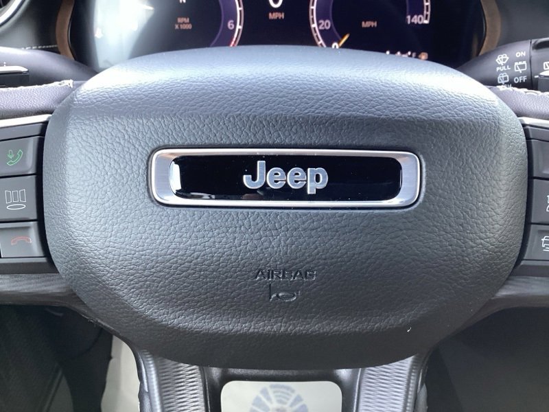 New 2025 Jeep Grand Cherokee Altitude image 32