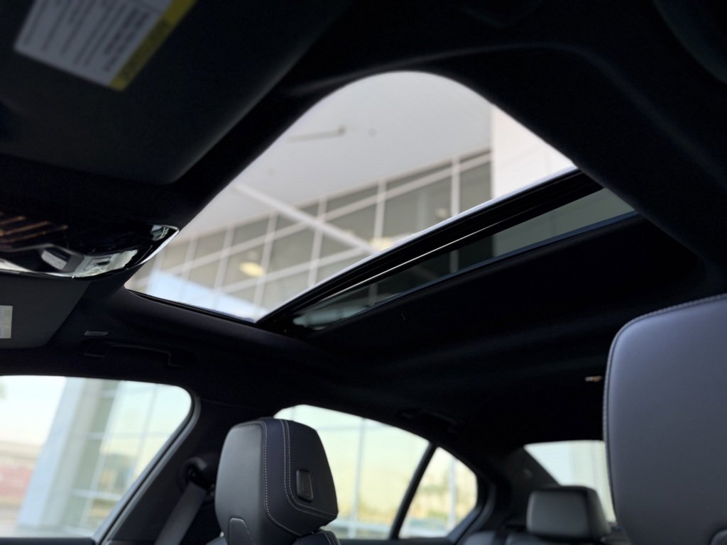 Used 2025 BMW i5 eDrive40i w/ Premium Package image 12