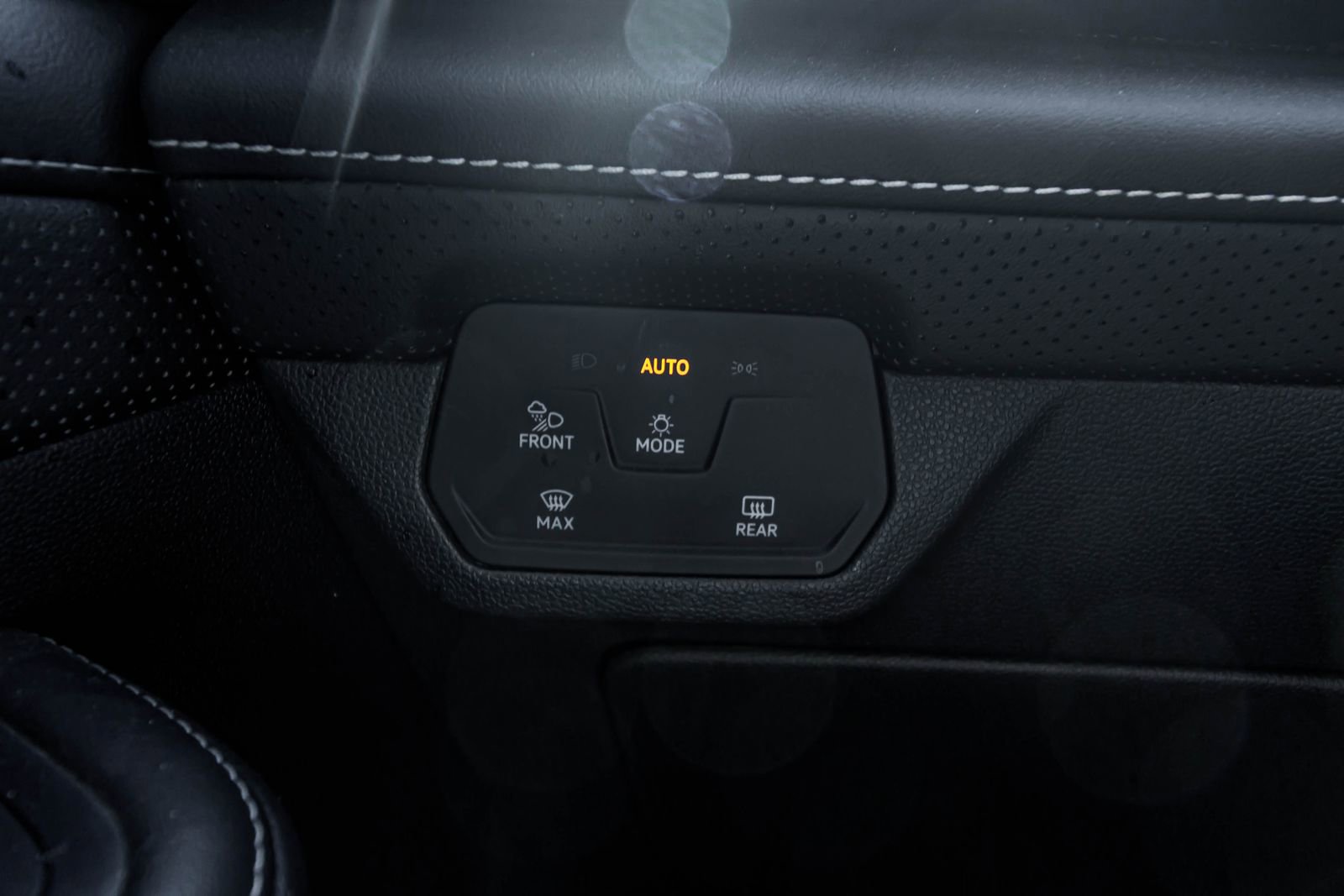 Used 2024 Volkswagen Atlas SE AWD/4WD image 20