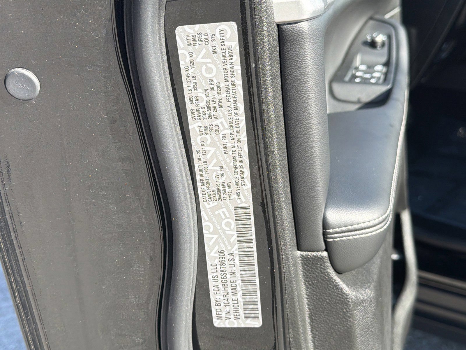 Used 2025 Jeep Grand Cherokee Limited AWD/4WD image 39