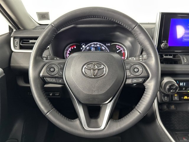 Used 2023 Toyota RAV4 XLE Premium image 14