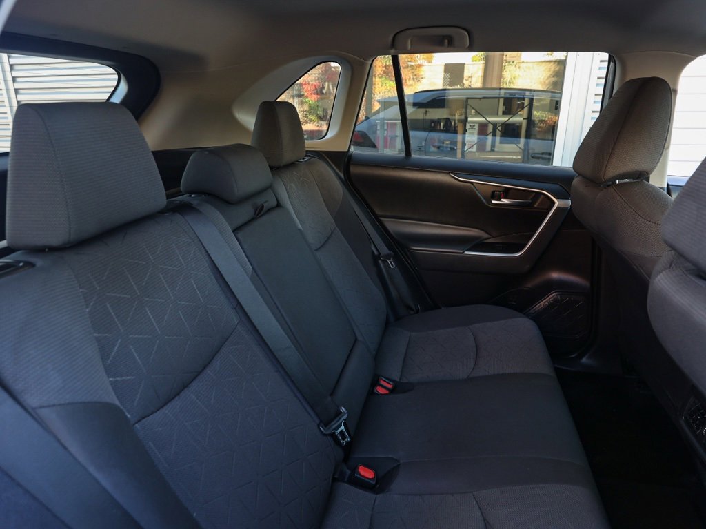 Used 2022 Toyota RAV4 XLE image 18