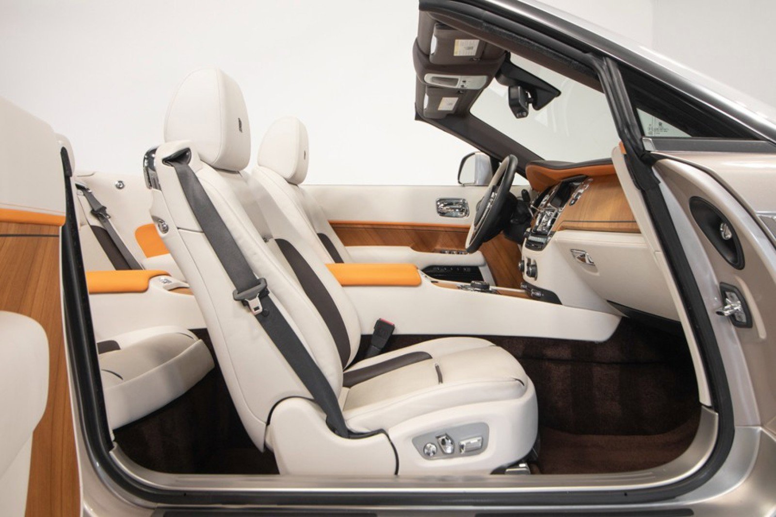 Used 2019 Rolls-Royce Dawn image 48