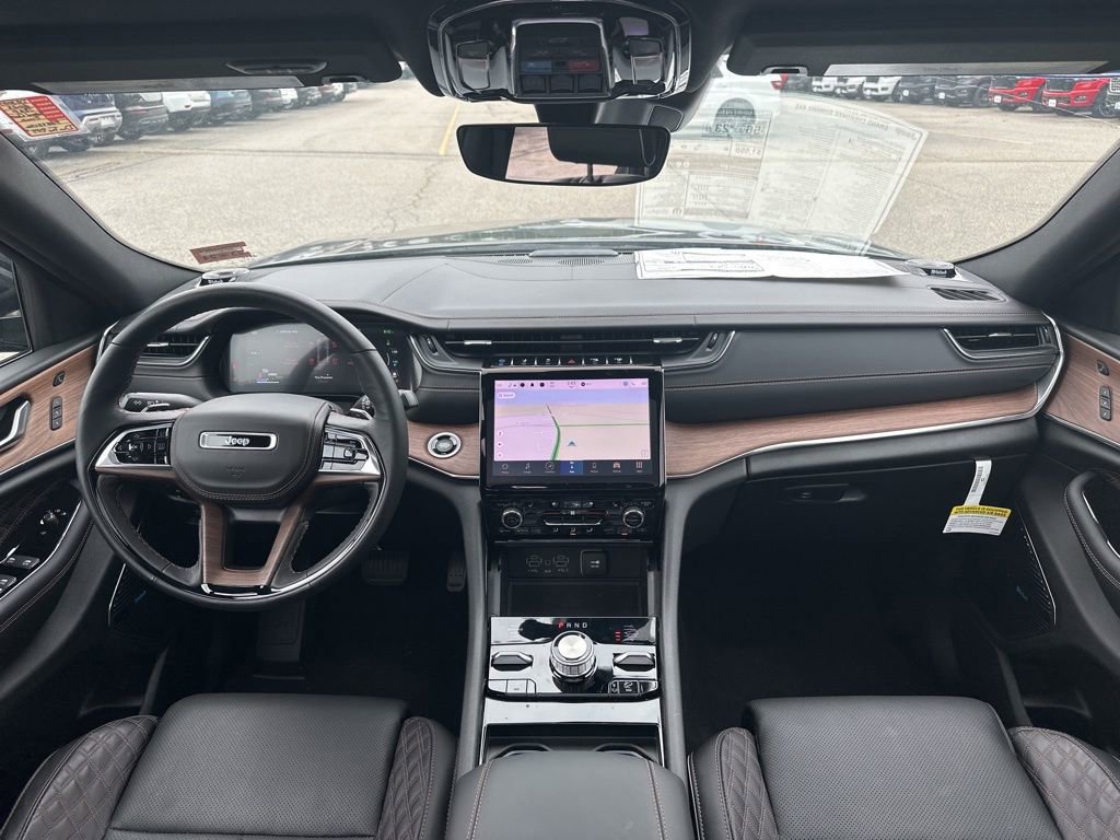 Used 2023 Jeep Grand Cherokee Summit w/ Luxury Tech Group V AWD/4WD image 16