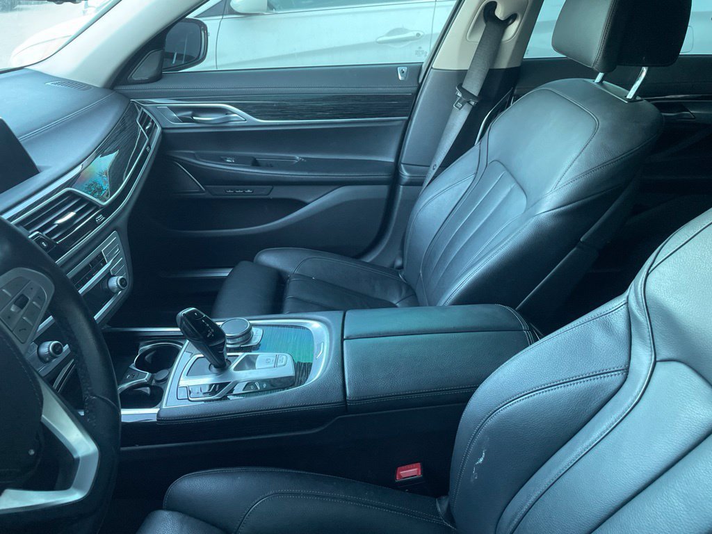 Used 2022 BMW 740i RWD image 11