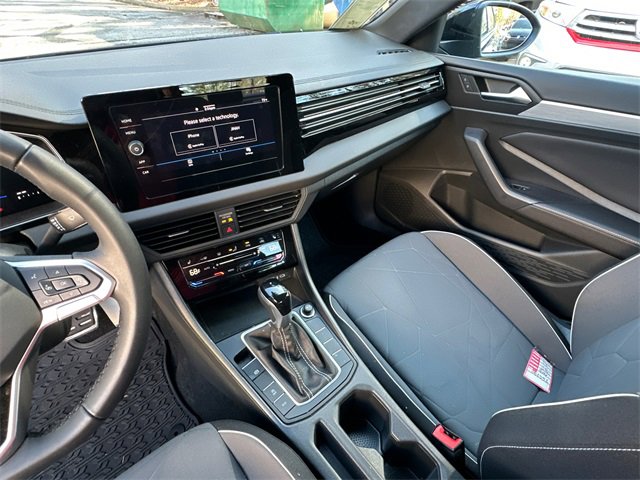 Used 2025 Volkswagen Jetta Sport image 20