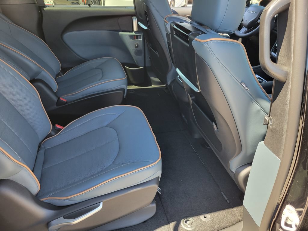 New 2027 Chrysler Pacifica Pinnacle w/ Theater Group AWD/4WD image 21