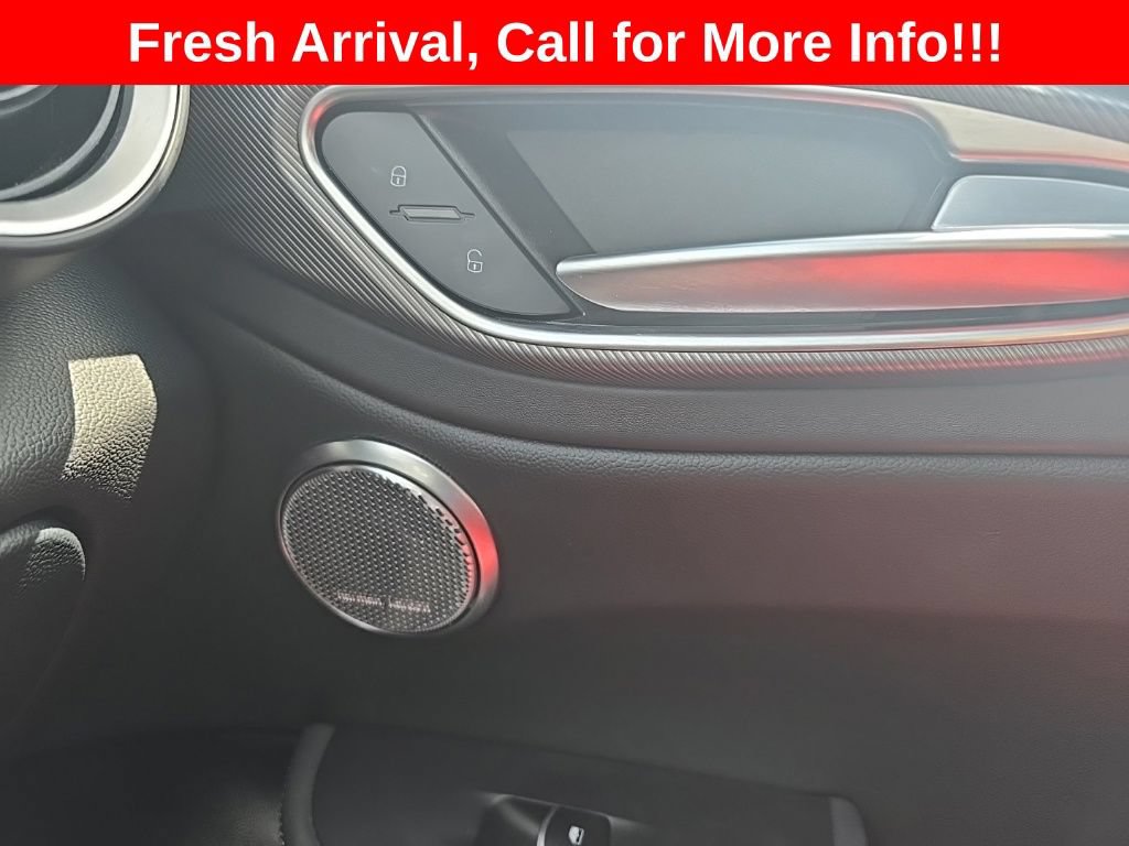 Used 2022 Alfa Romeo Giulia Veloce AWD/4WD image 24