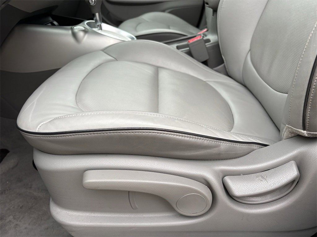 Used 2017 Kia Soul EV + w/ Sun & Fun Package image 13