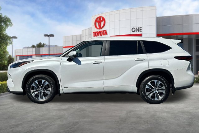 Certified 2026 Toyota Highlander XLE AWD/4WD image 9