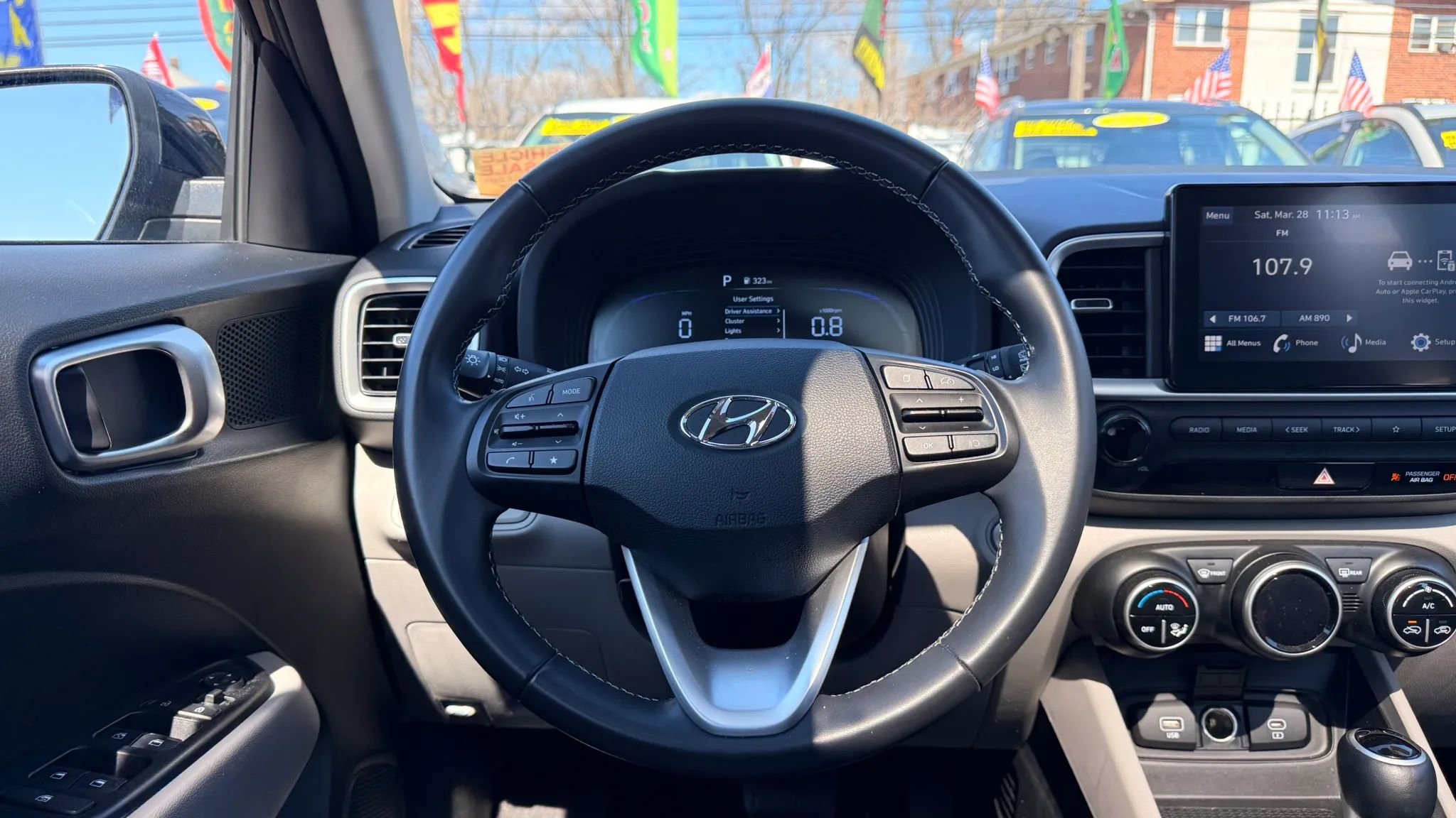 Used 2025 Hyundai Venue SEL image 18