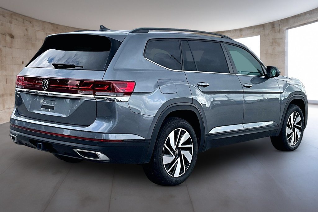 Used 2025 Volkswagen Atlas SE FWD image 2