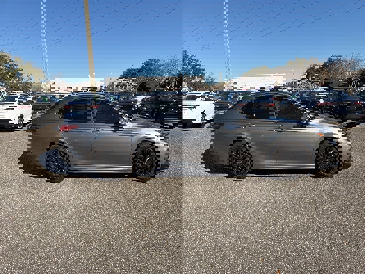 Used 2025 Toyota Camry SE image 6