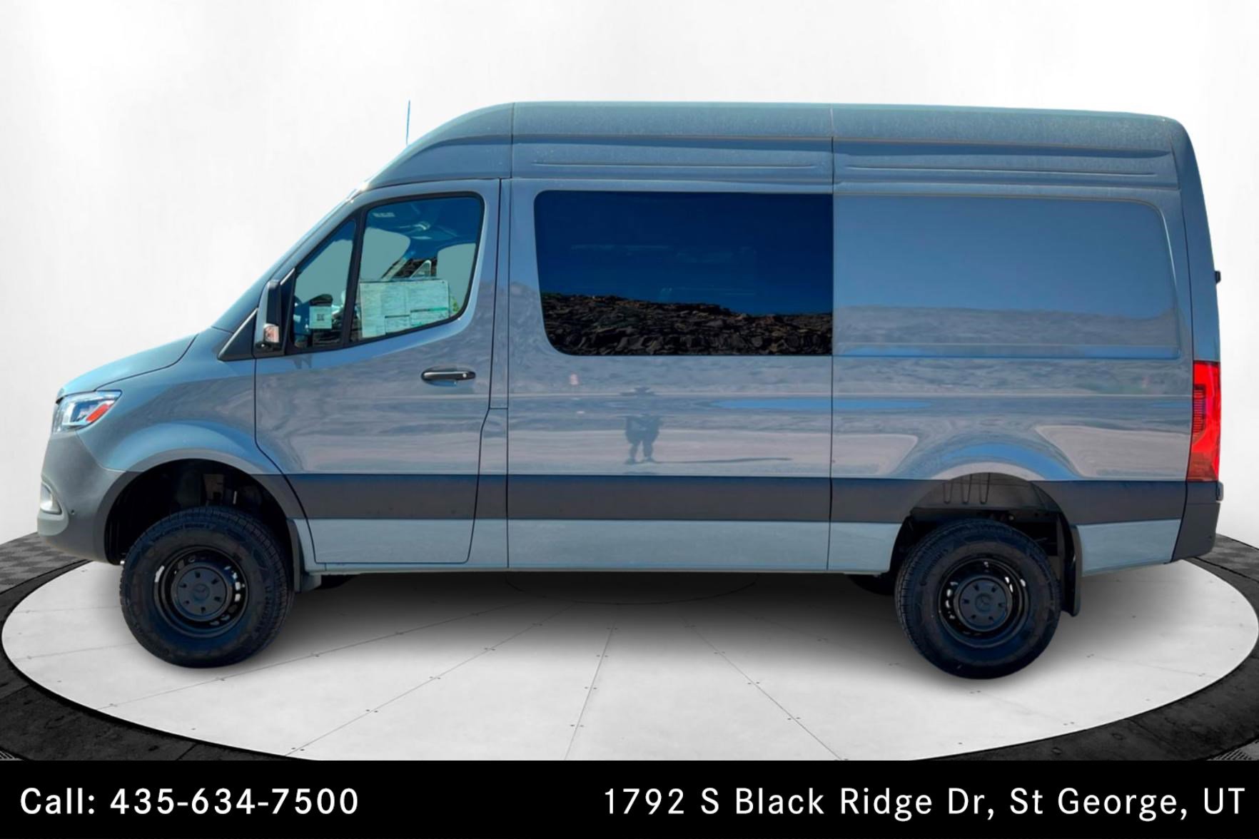 Used 2025 Mercedes-Benz Sprinter 2500 image 2