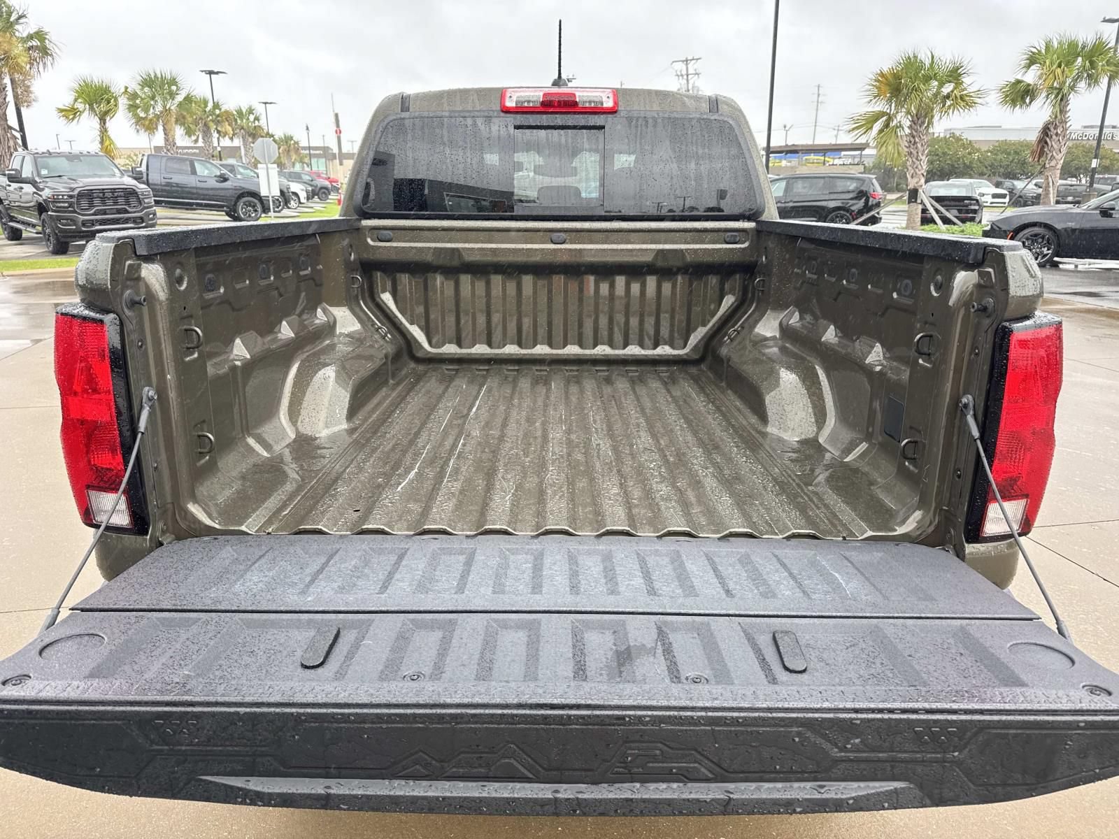 Used 2024 Chevrolet Colorado LT w/ LT Convenience Package RWD image 8