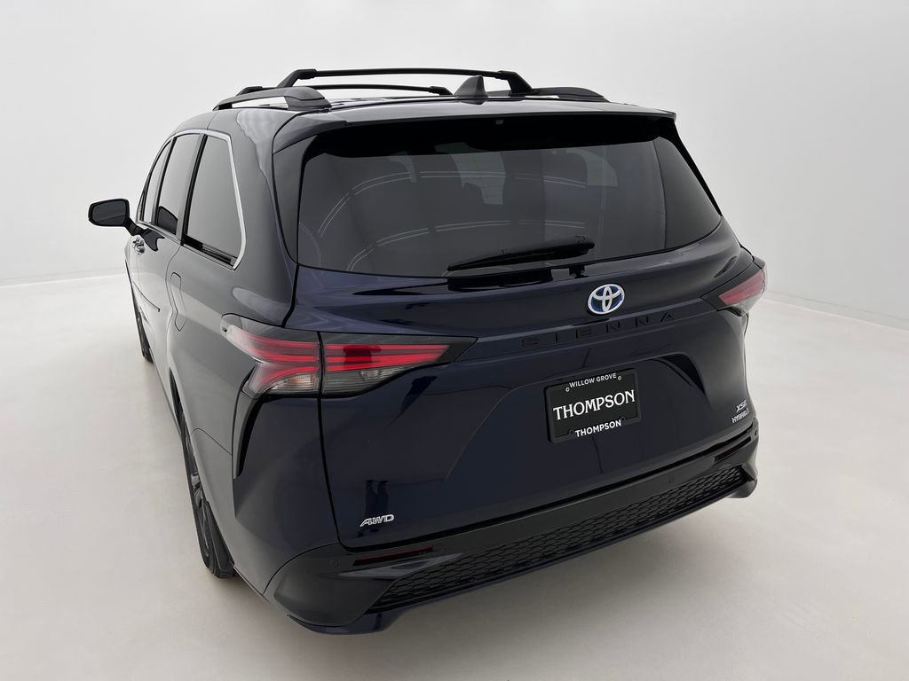 Used 2024 Toyota Sienna XSE w/ XSE Plus Package image 12