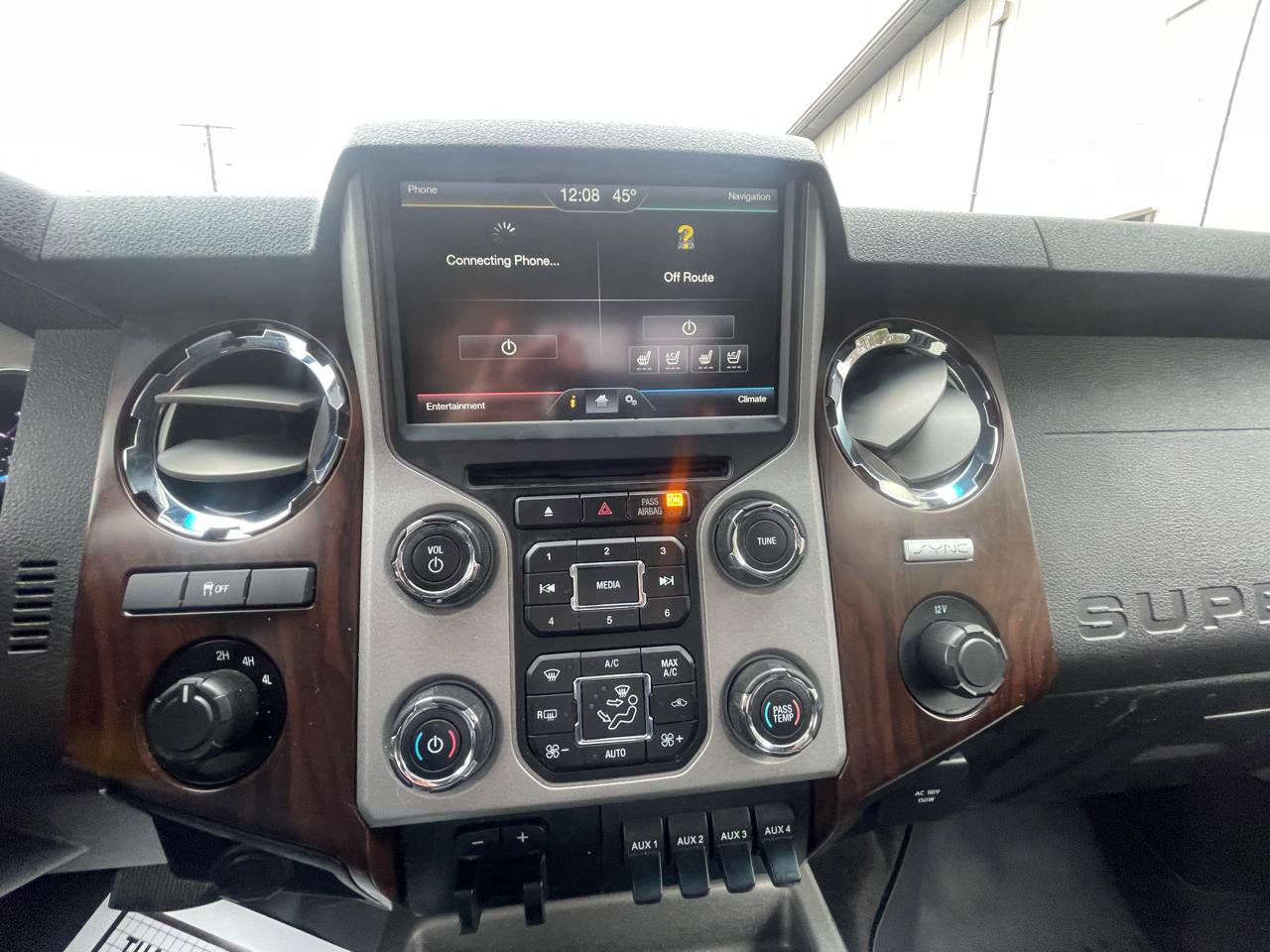 Used 2016 Ford F250 Lariat w/ Lariat Interior Package image 16