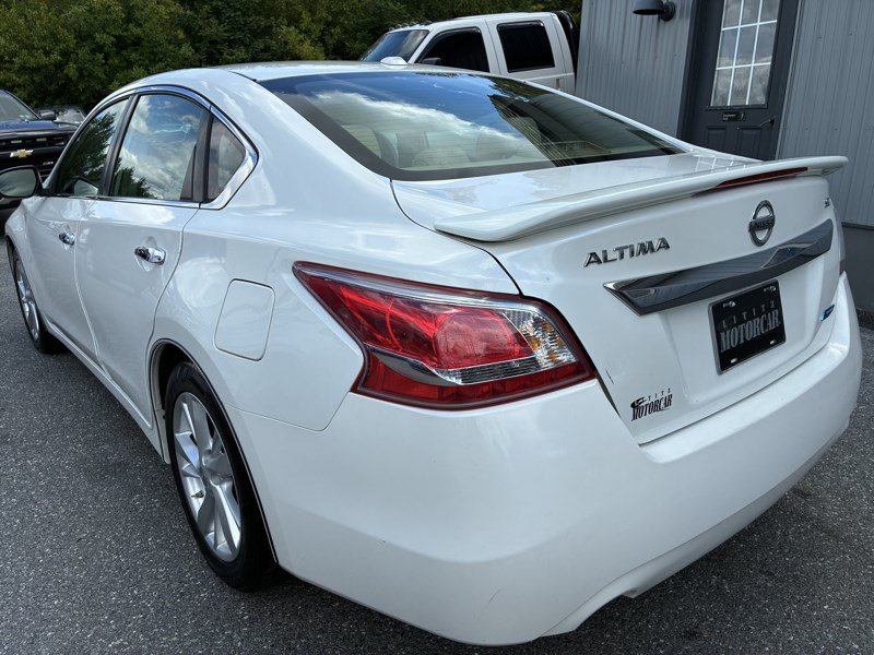 Used 2013 Nissan Altima 2.5 SL w/ Technology Pkg FWD image 4
