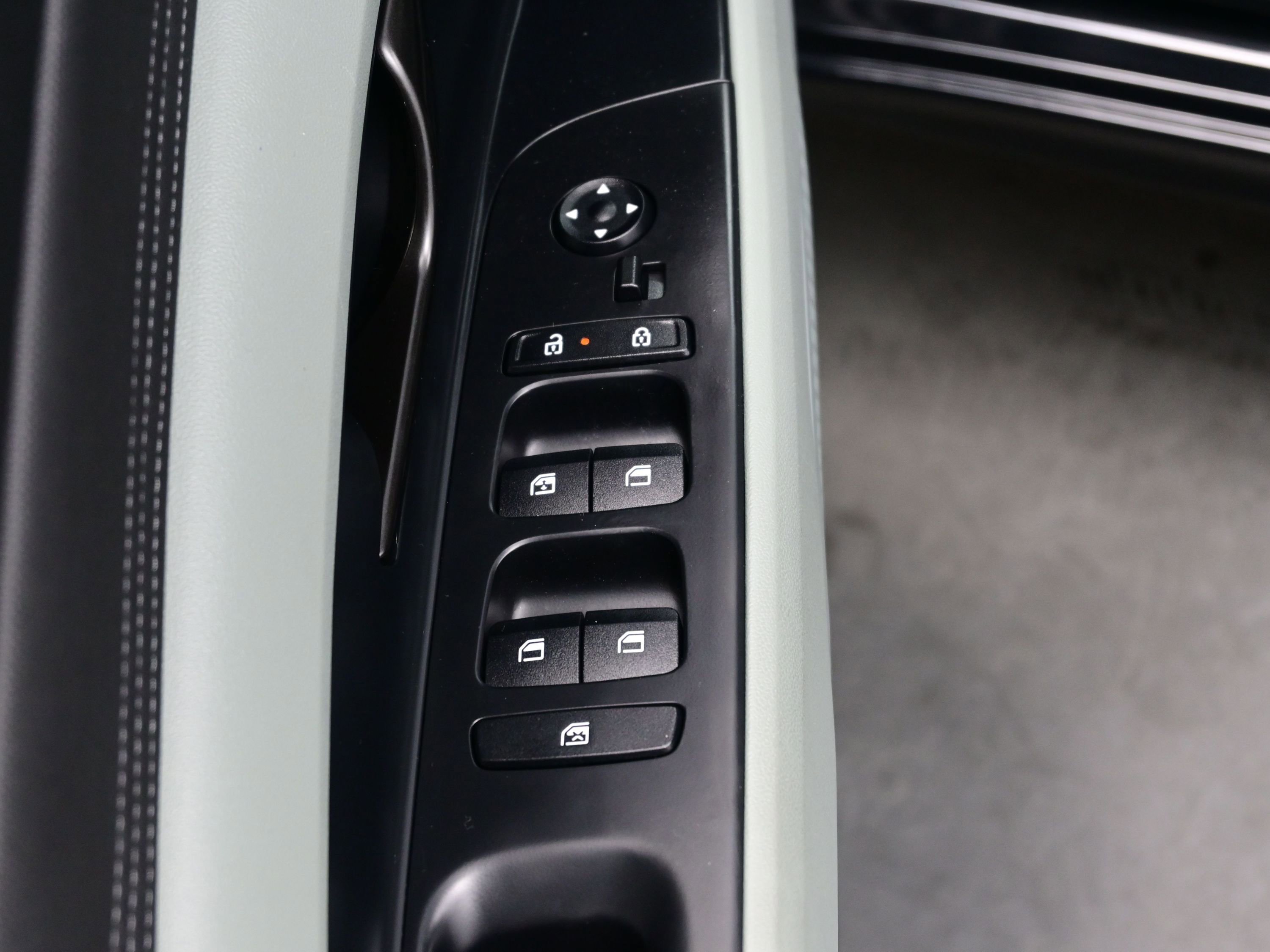 Certified 2025 Hyundai Elantra Limited image 10