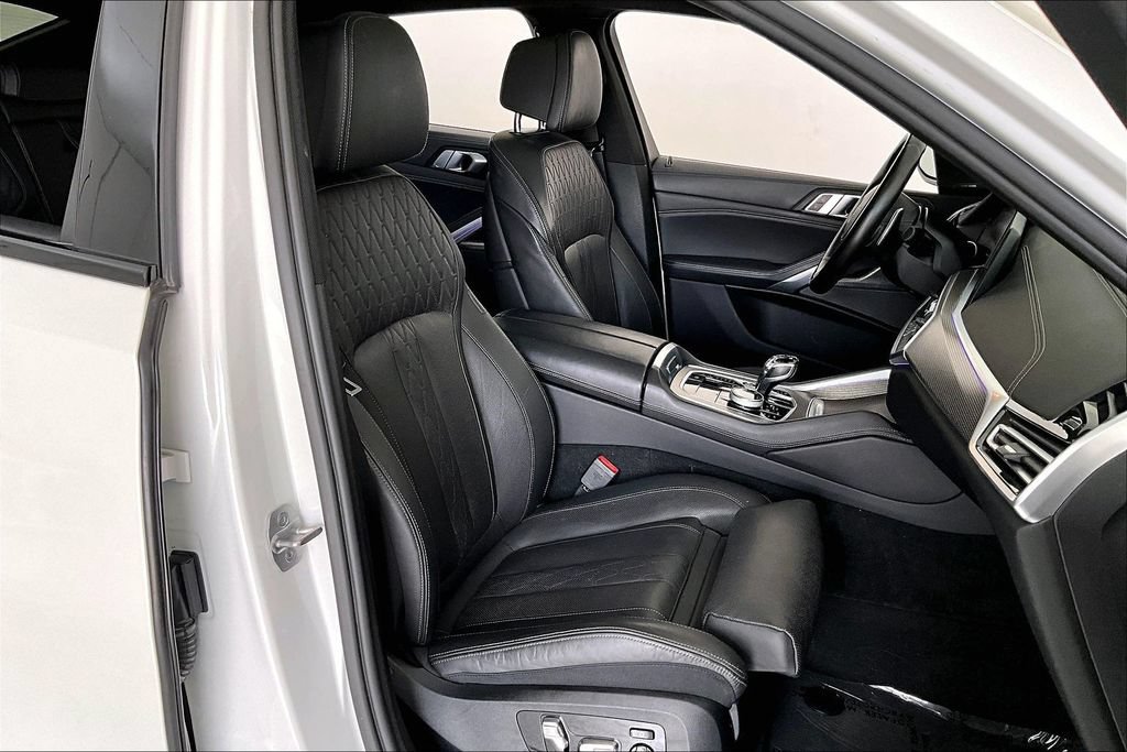 Used 2022 BMW X6 M50i w/ Premium Package AWD/4WD image 9