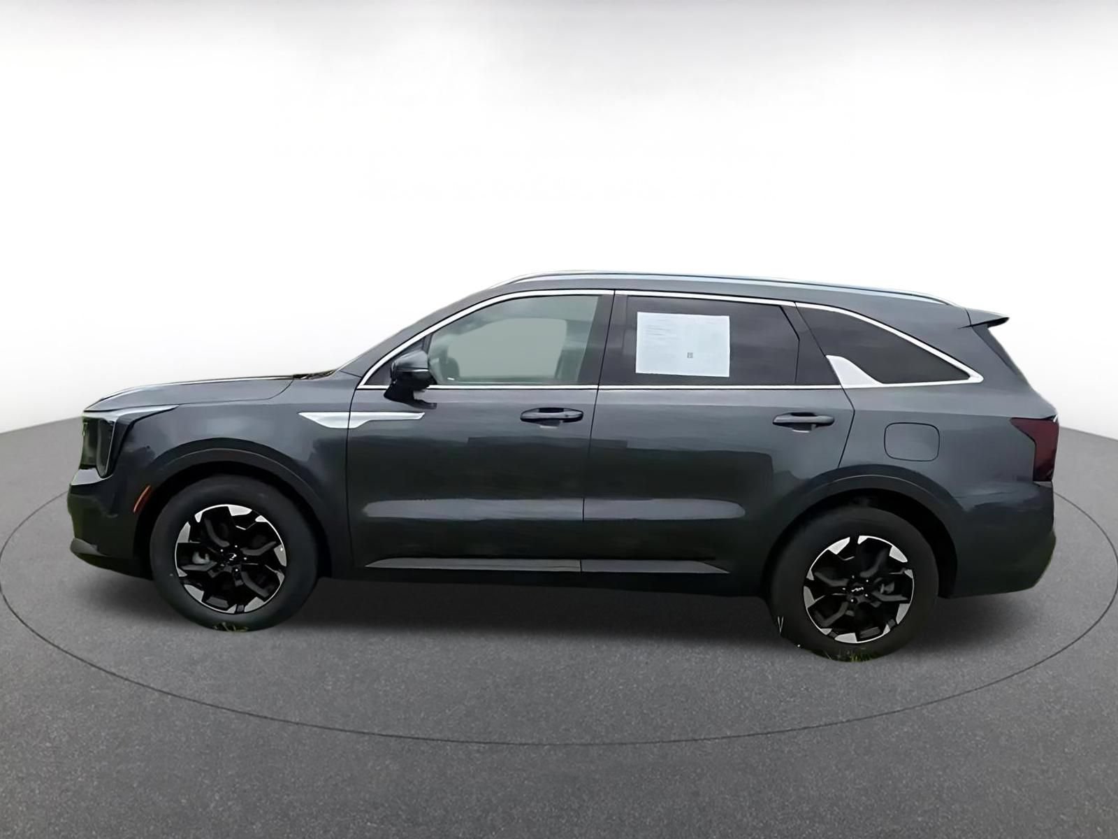 Used 2024 Kia Sorento S FWD image 9