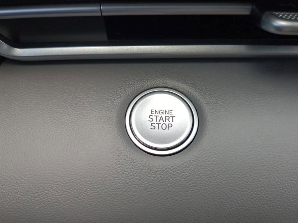 New 2025 Hyundai Elantra Sport image 11